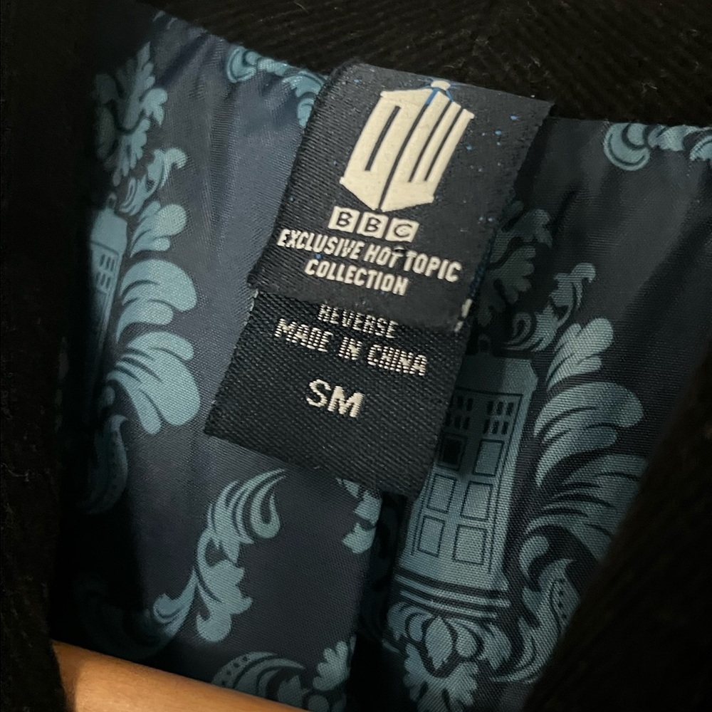Dr Who Hot Topic Tardis Black Corduroy Coat with Blue Lining size Small - Picture 2 of 3